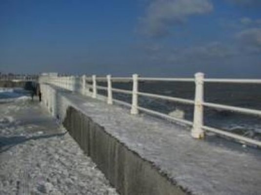 Gheaţa de pe Dunăre aduce pierderi companiilor din Europa